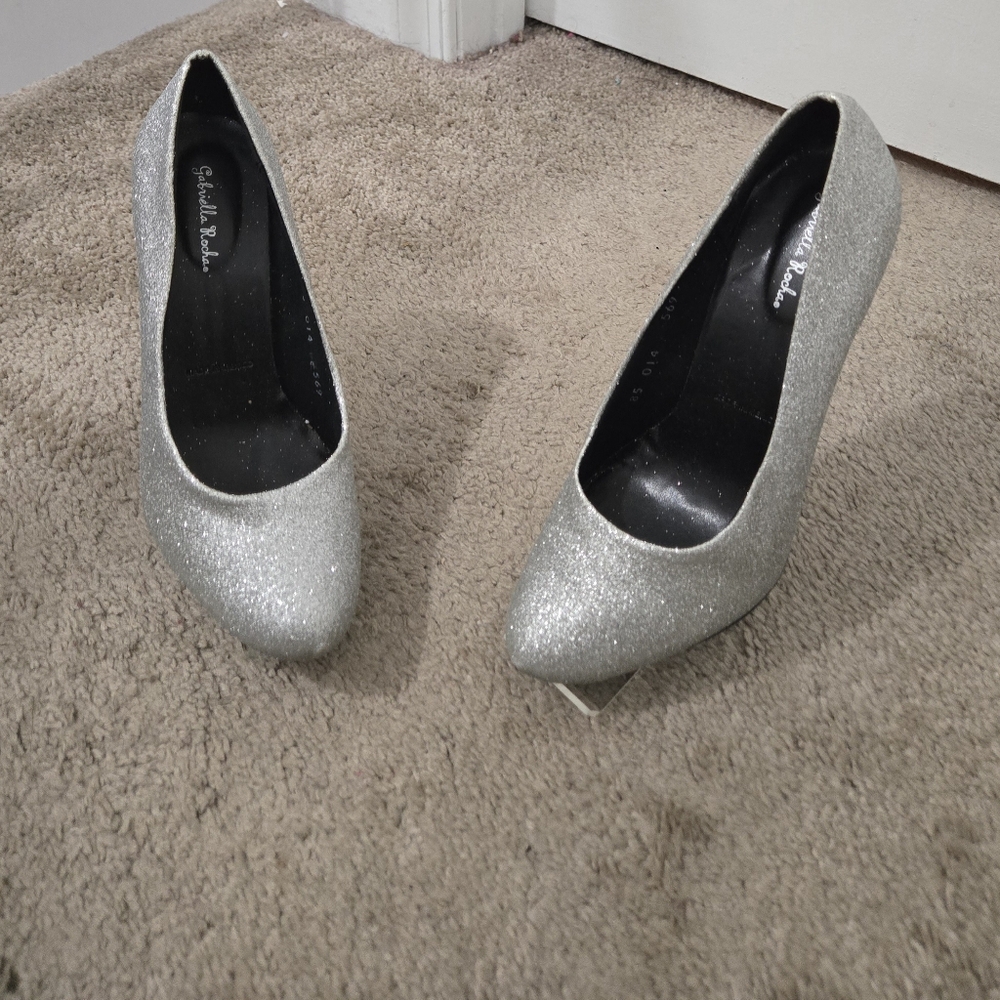Women Heels - Picture 10 of 13